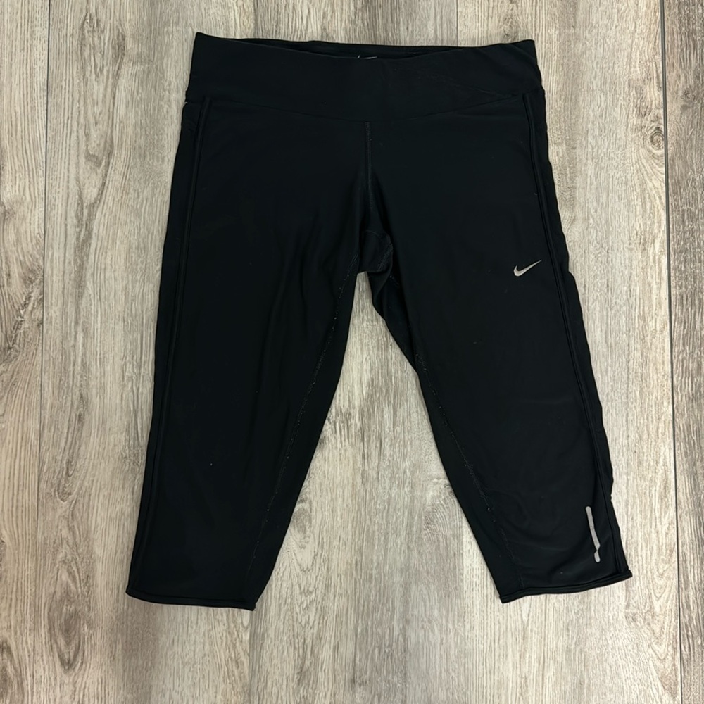 Nike women’s dri fit capris size medium